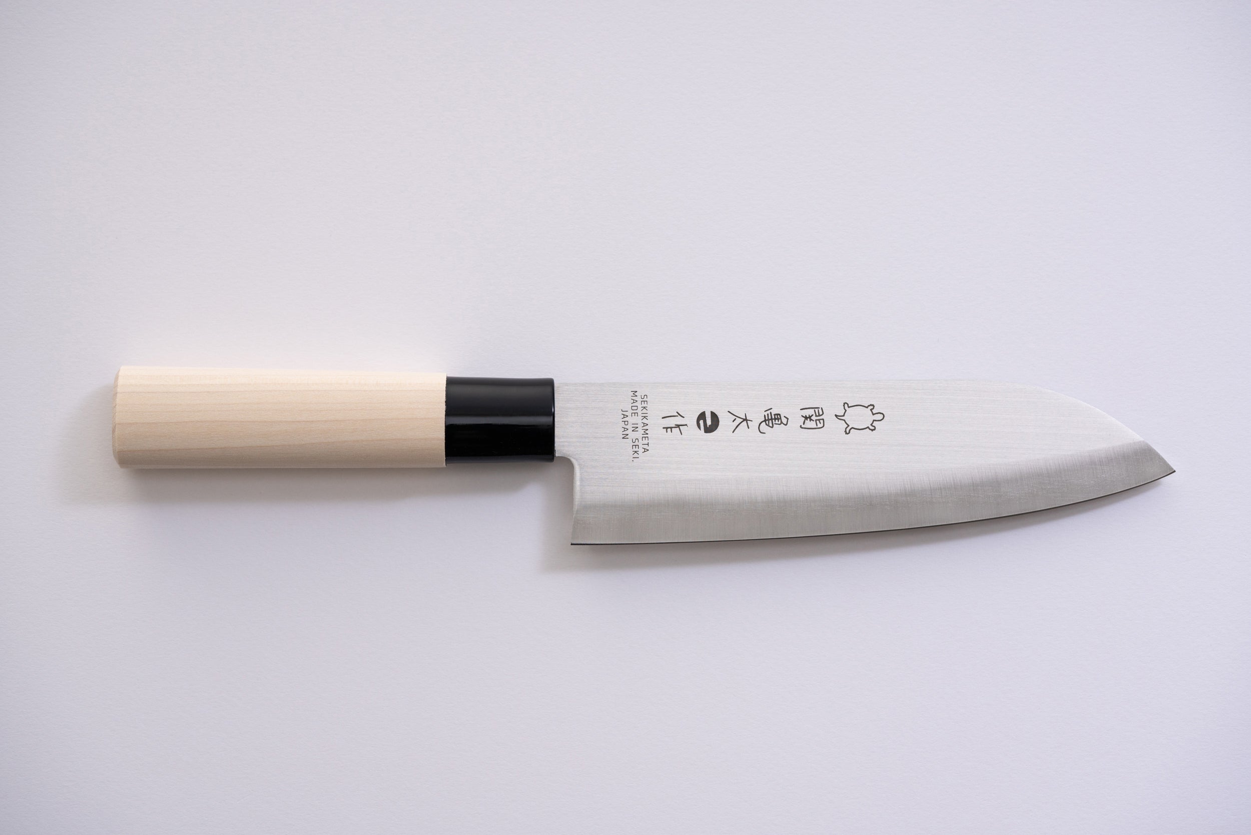 関亀太作、三徳包丁175mm、SUS420J2ステンレス鋼、白木ハンドル