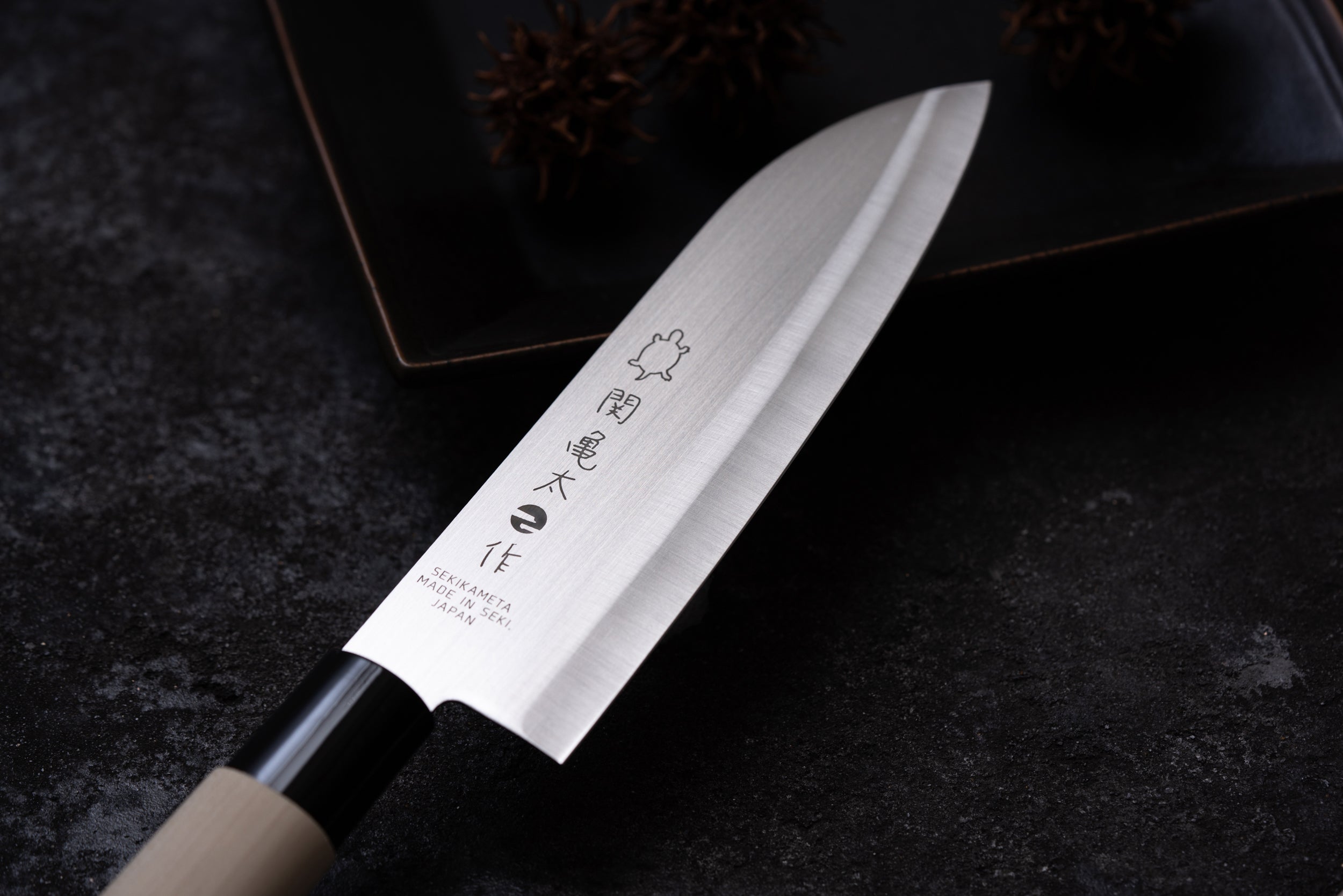 関亀太作、三徳包丁175mm、SUS420J2ステンレス鋼、白木ハンドル