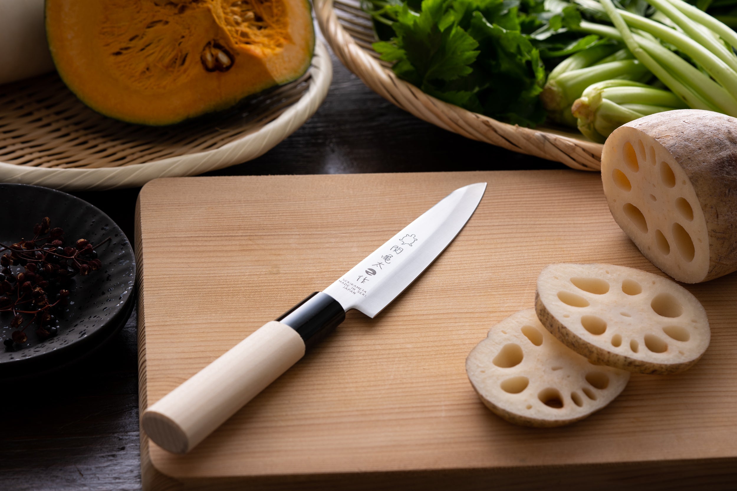 関亀太作、ペティナイフ130mm、SUS420J2ステンレス鋼、白木ハンドル