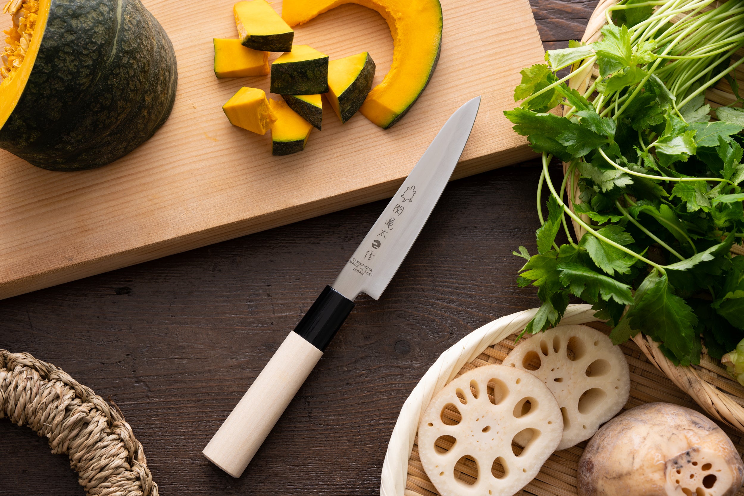 関亀太作、ペティナイフ130mm、SUS420J2ステンレス鋼、白木ハンドル